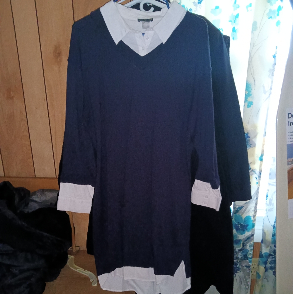 VENUS Navy V-Neck Sweater Dress with White Accents